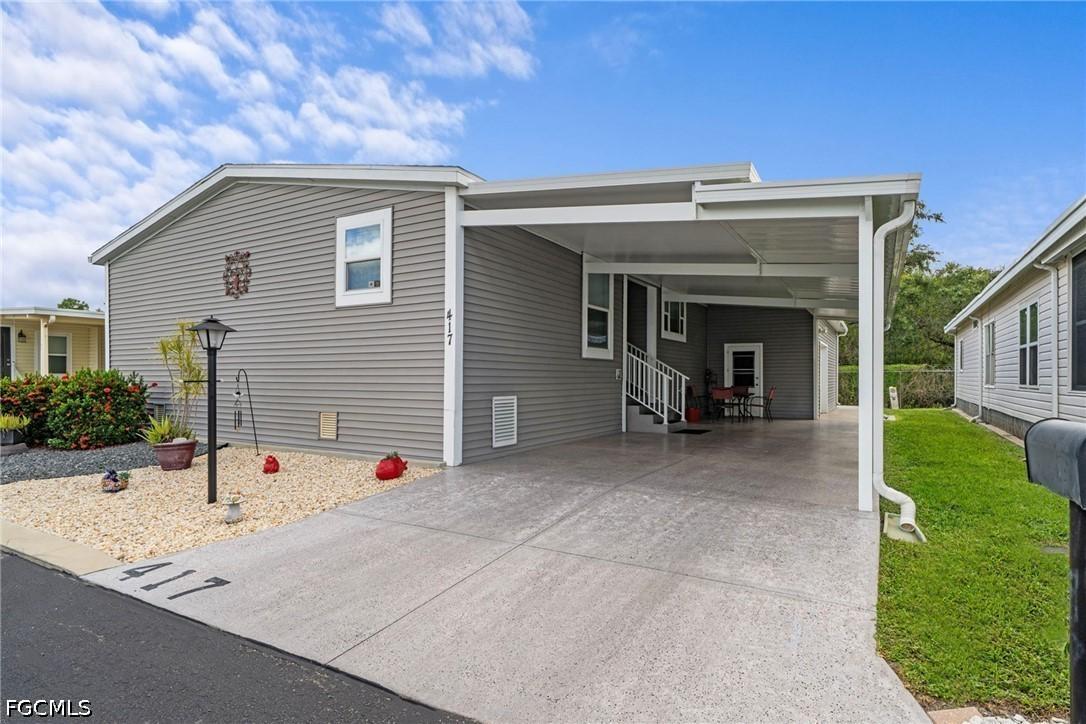 417 Snead Dr., North Fort Myers, FL 33903