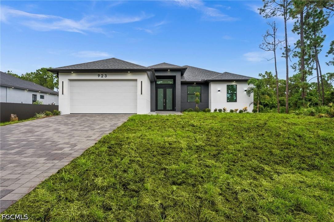 923 Bolivia Dr., Lehigh Acres, FL 33974