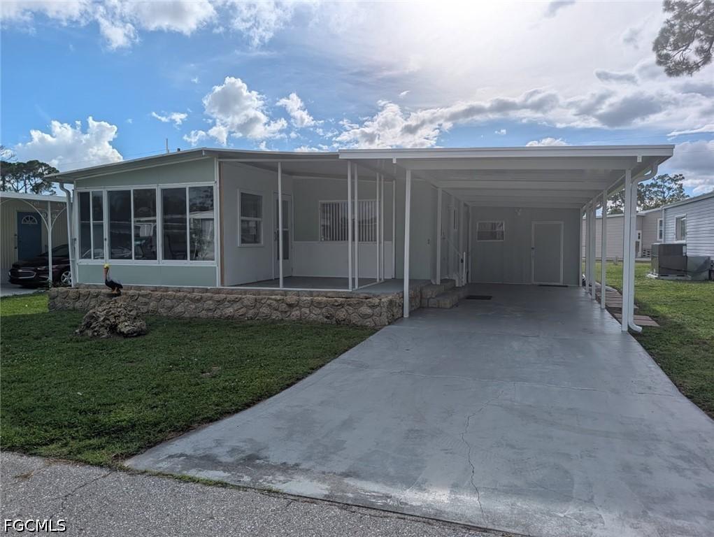 810 Hollyberry Ct., North Fort Myers, FL 33917