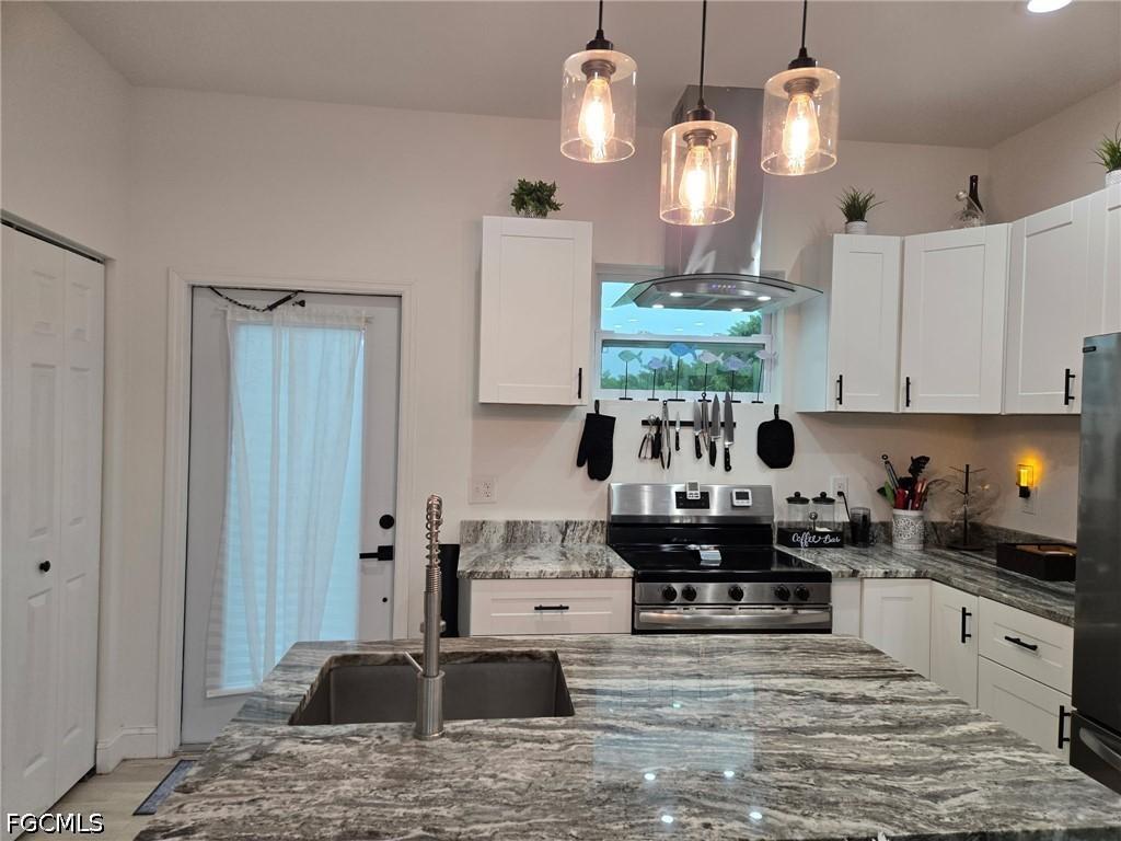 23041 Roundtree Ave., Alva, FL 33920