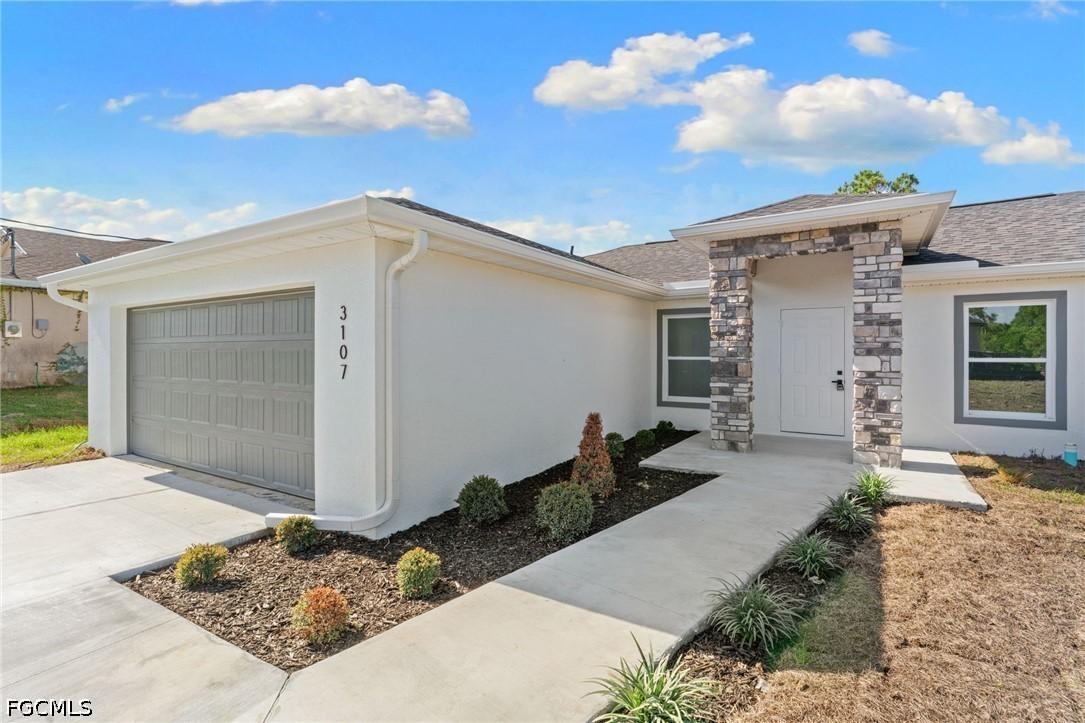 519 Hawthorne Ave., Lehigh Acres, FL 33974
