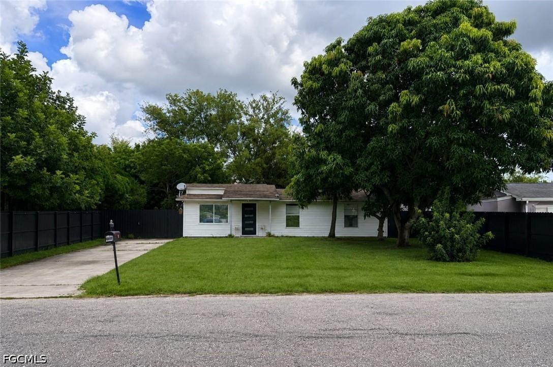 480 Valley Dr., Lehigh Acres, FL 33936