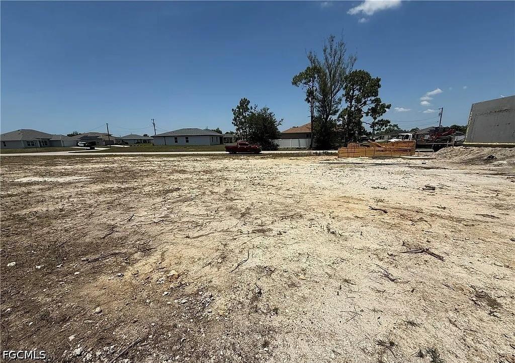 2208 NE 39th Ter., Cape Coral, FL 33909
