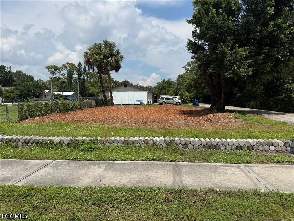 1209 Laurel Dr., North Fort Myers, FL 33917