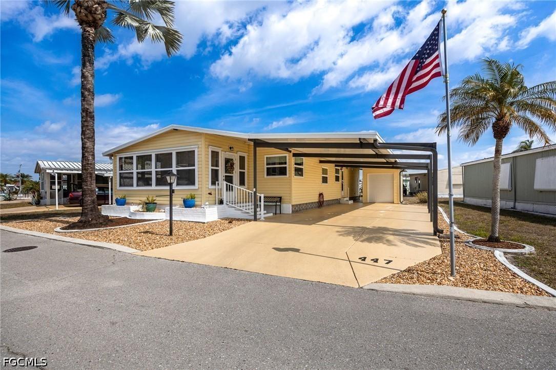 447 Snead Dr., North Fort Myers, FL 33903