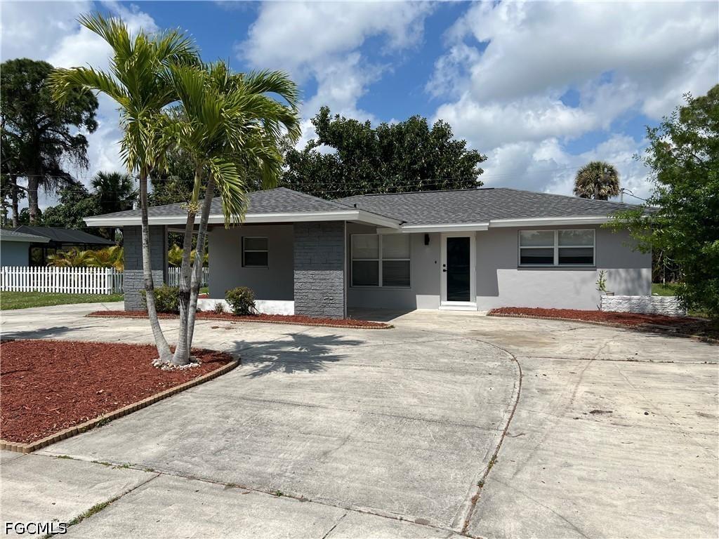 4562 Tennyson Dr., North Fort Myers, FL 33903