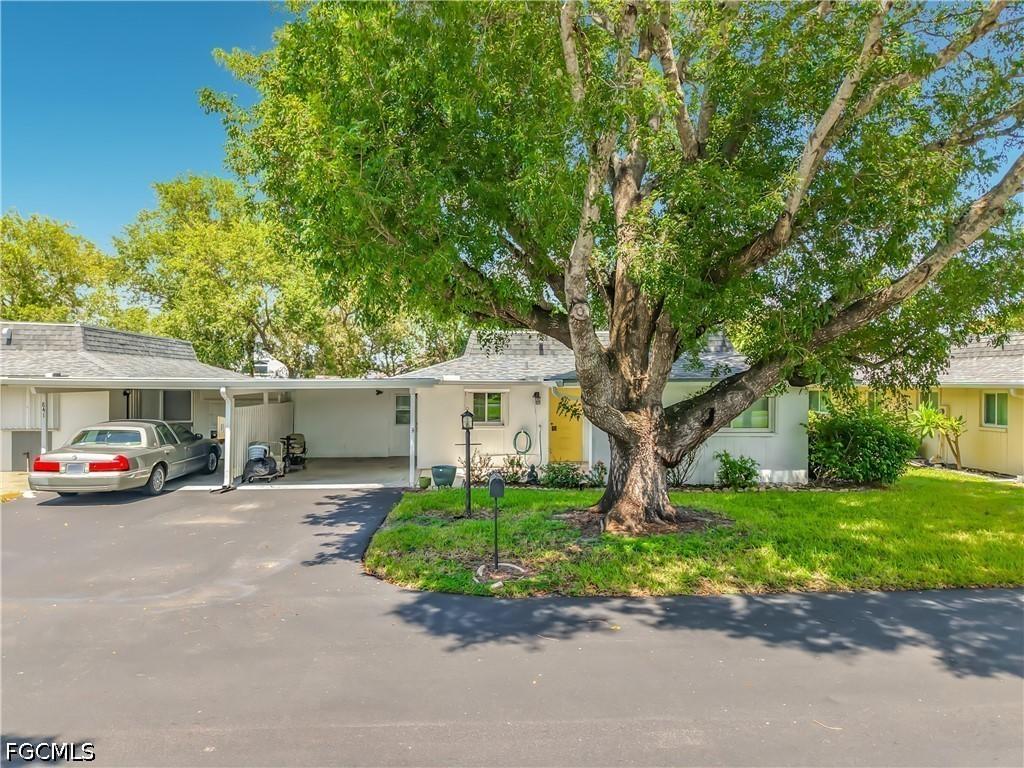 842 Pangola Dr., North Fort Myers, FL 33903