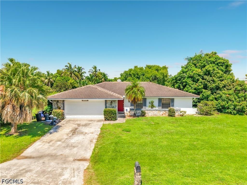 1864 Marina Cir., North Fort Myers, FL 33903