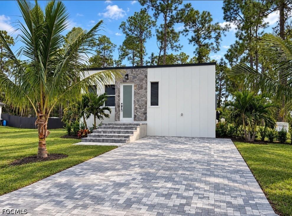 1102 E 11th St., Lehigh Acres, FL 33972
