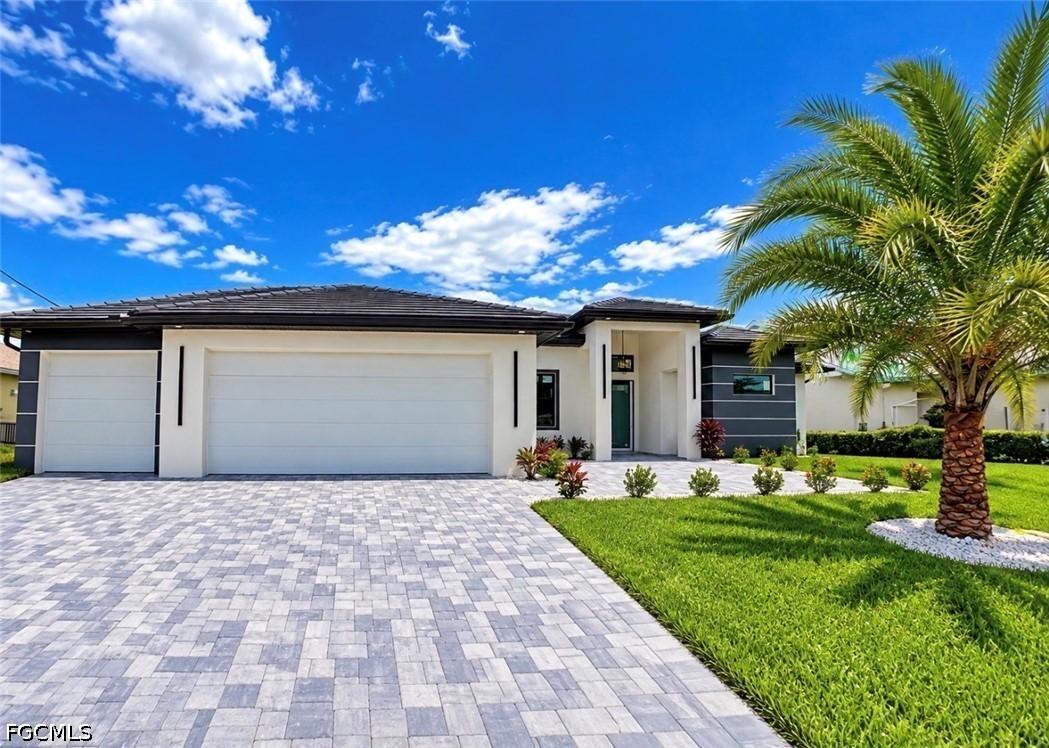 32 SW 13th Ter., Cape Coral, FL 33991