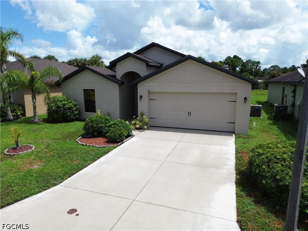 169 Shadow Lakes Dr., Lehigh Acres, FL 33974