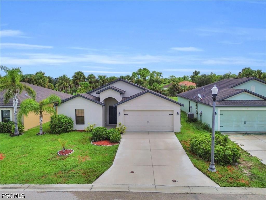 169 Shadow Lakes Dr., Lehigh Acres, FL 33974