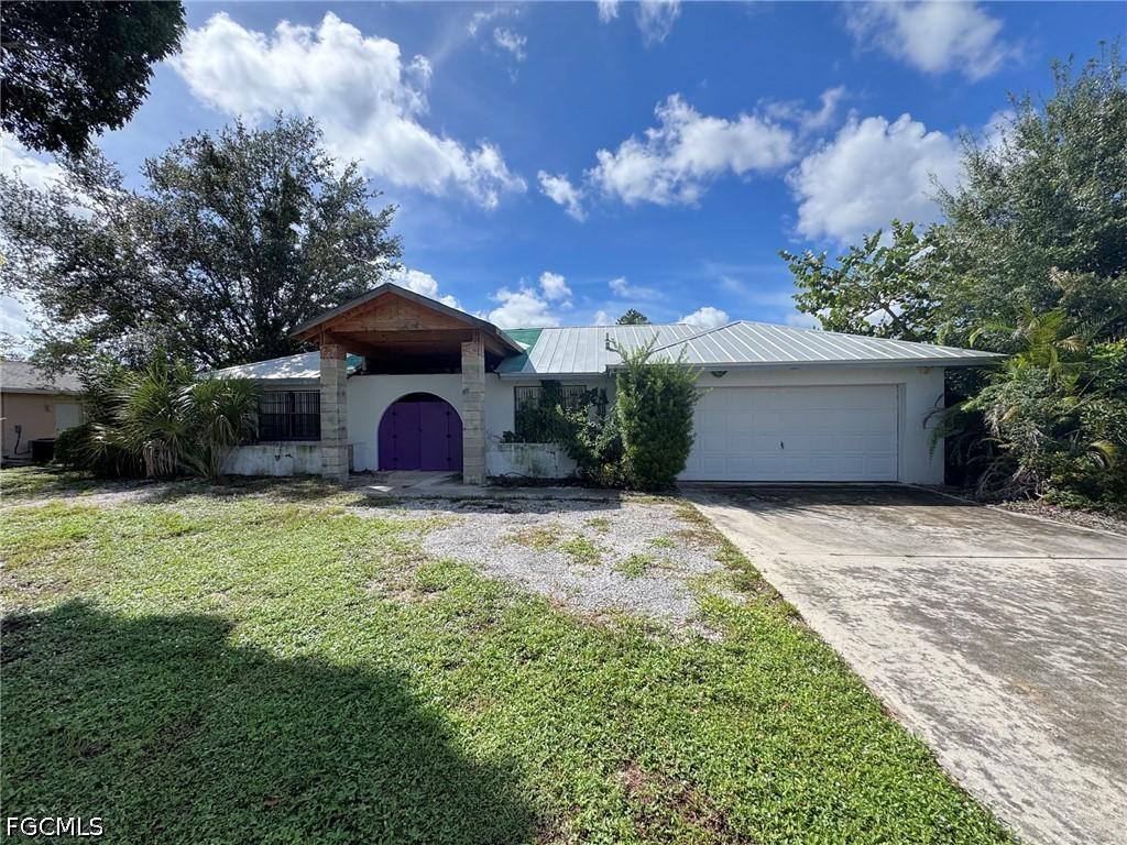 2215 Treehaven Cir., Fort Myers, FL 33907