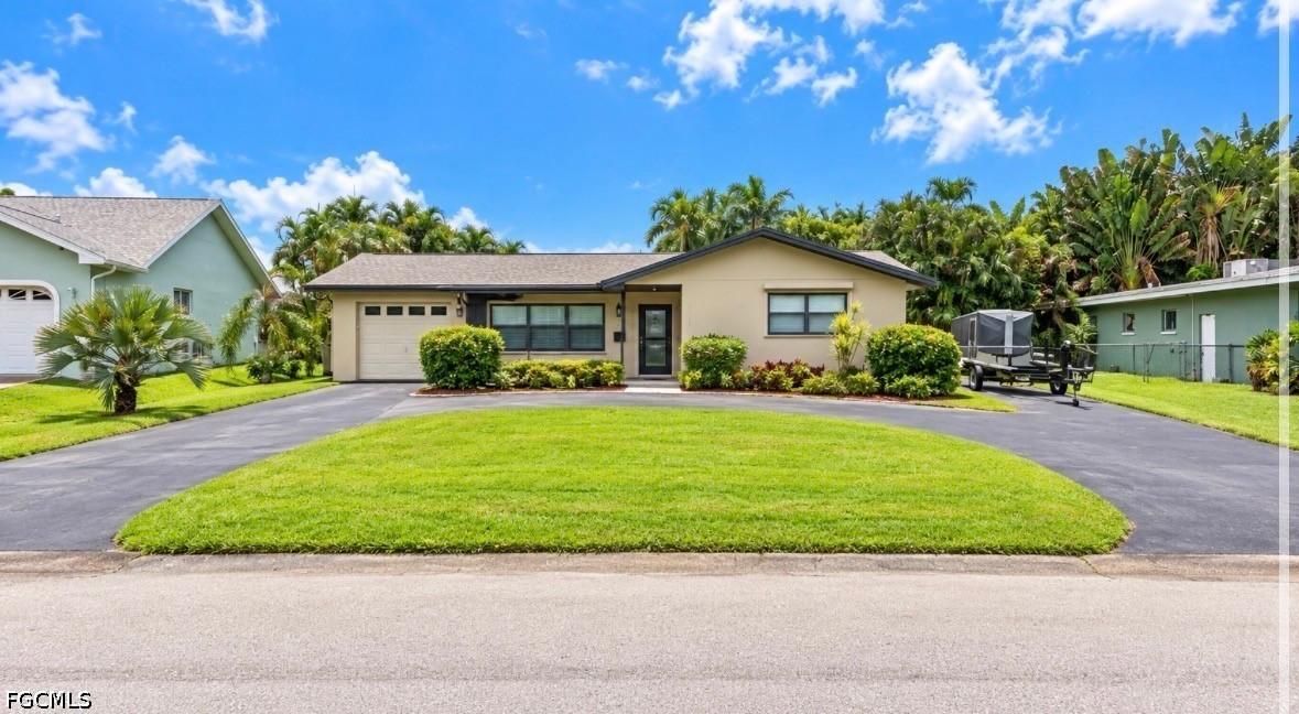 457 Grenier Dr., North Fort Myers, FL 33903