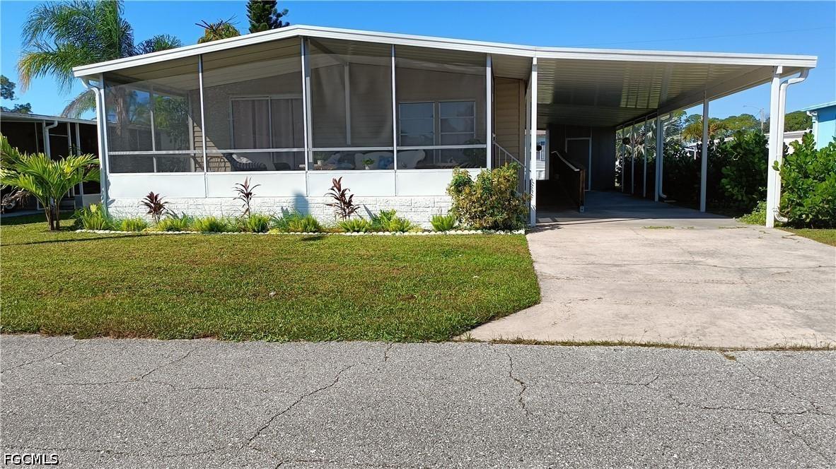 515 Blossom Ct., North Fort Myers, FL 33917