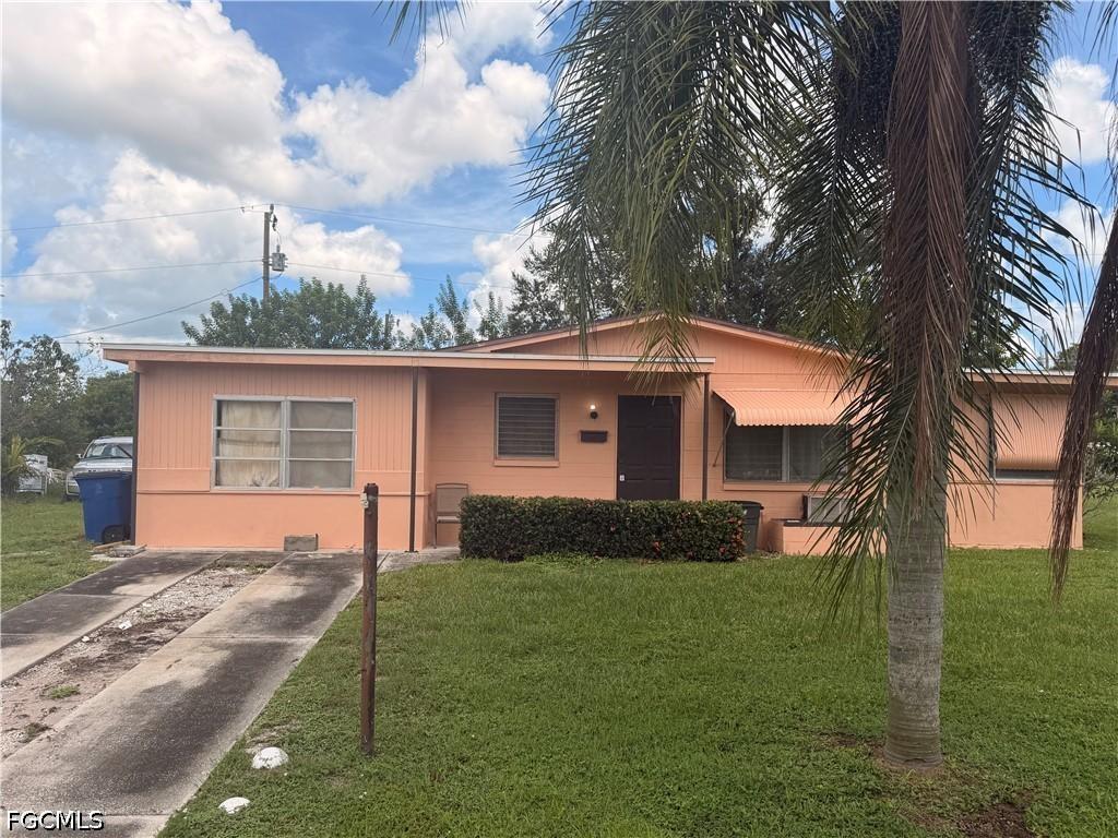 1152 Navajo Ave., Lehigh Acres, FL 33936