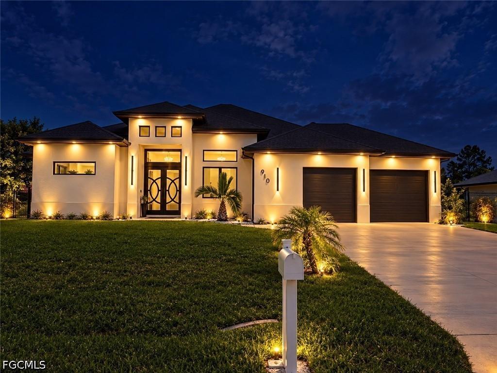 910 Venice Ave., Lehigh Acres, FL 33971
