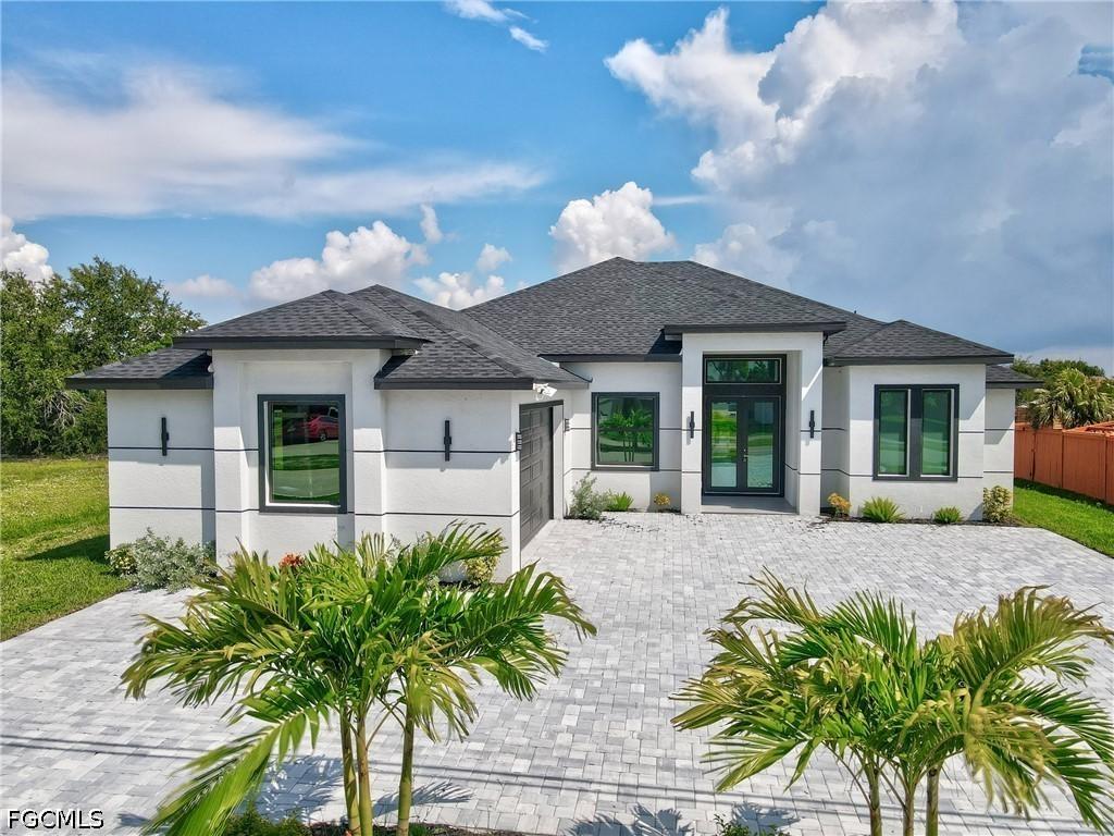 613 Gleason Pkwy., Cape Coral, FL 33914