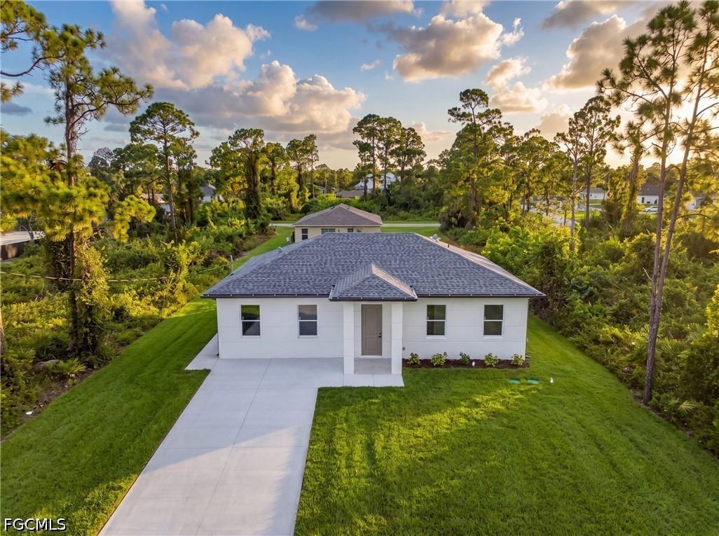 308 Mangonia Ave., Lehigh Acres, FL 33974