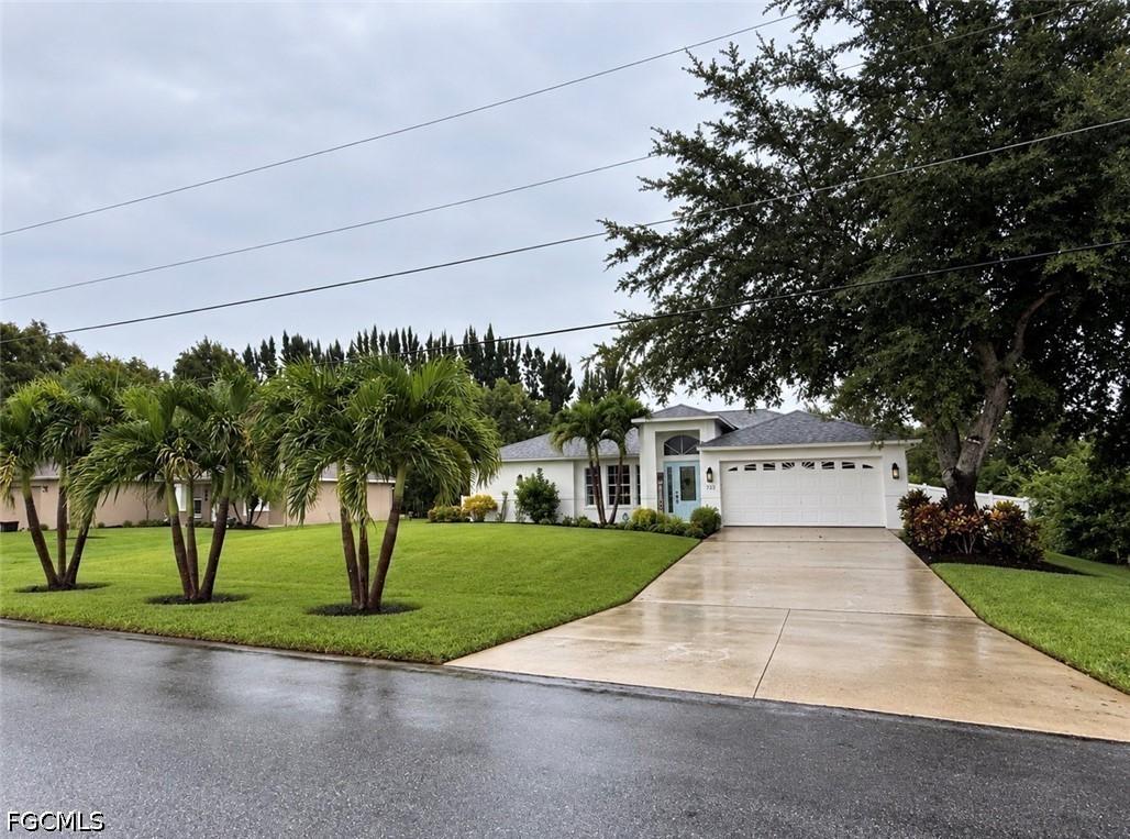 733 Arundel Cir., Fort Myers, FL 33913