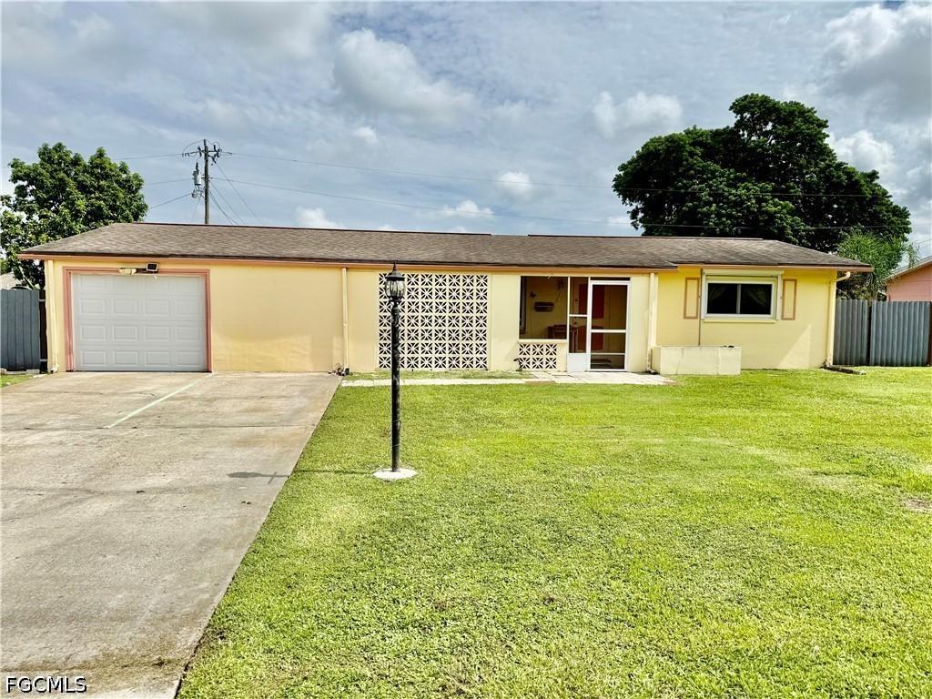 1219 Dunndale St., Lehigh Acres, FL 33936