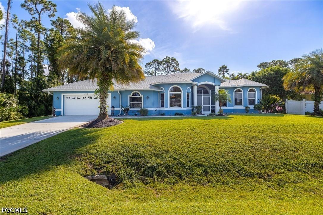 812 Mcarthur Ave., Lehigh Acres, FL 33936