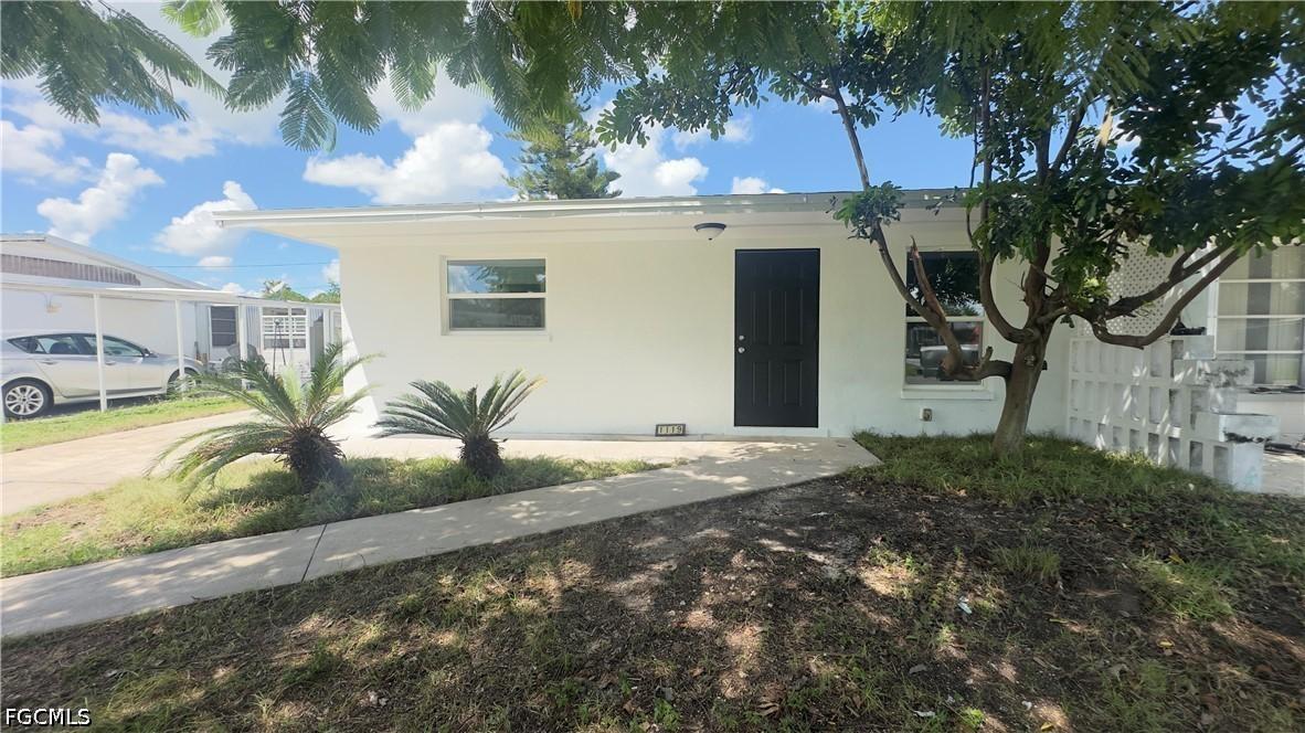 1119 Vineyard Pl., Lehigh Acres, FL 33936