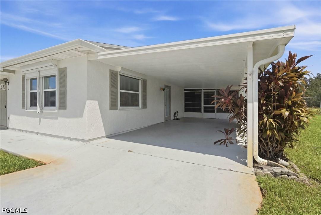 7 Dutch Iris Ln., Lehigh Acres, FL 33936
