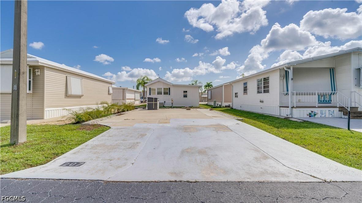 207 Sojourn Dr., North Fort Myers, FL 33903