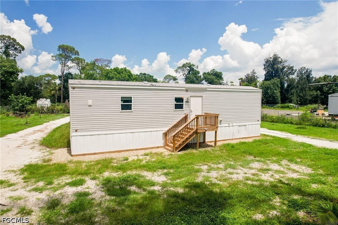 7905 Bogart Dr., North Fort Myers, FL 33917