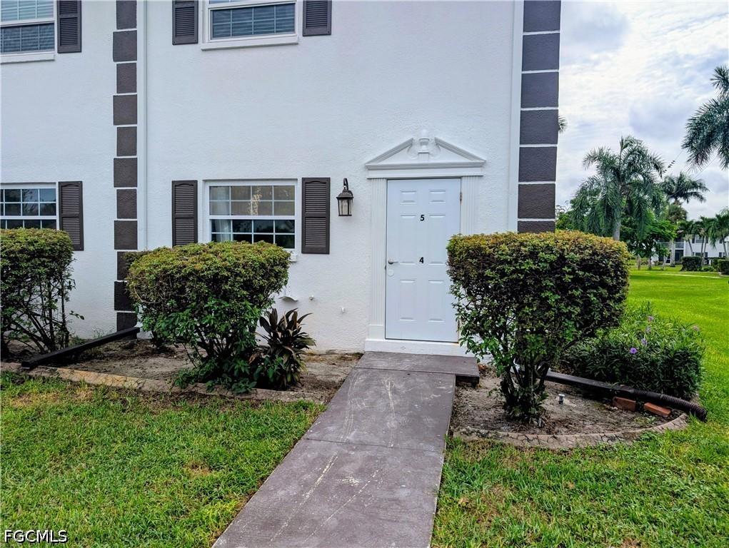 7049 New Post Dr. #E4, North Fort Myers, FL 33917