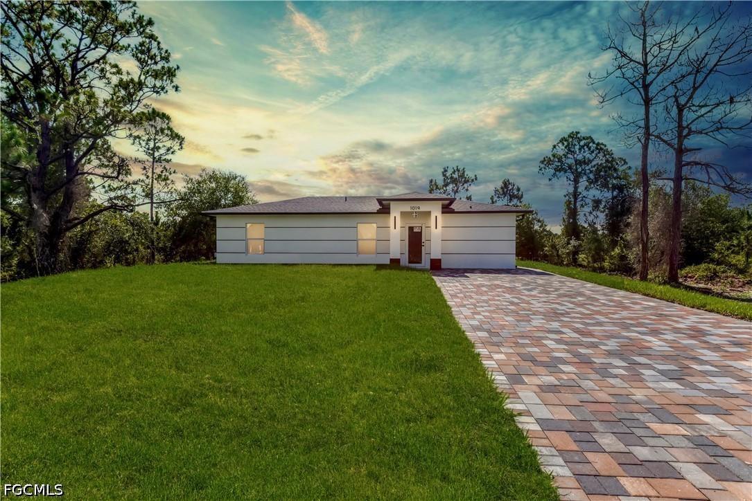 1019 Columbus Blvd., Lehigh Acres, FL 33974