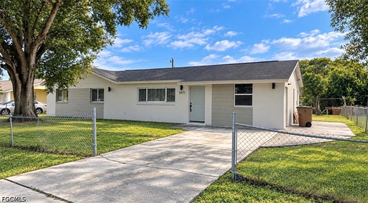 3971 Manassas Ct., Fort Myers, FL 33905