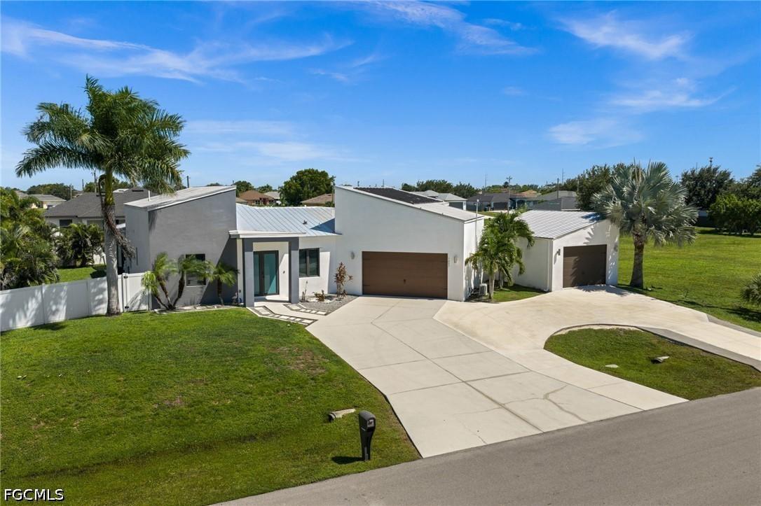 1007 NW 16th Pl., Cape Coral, FL 33993