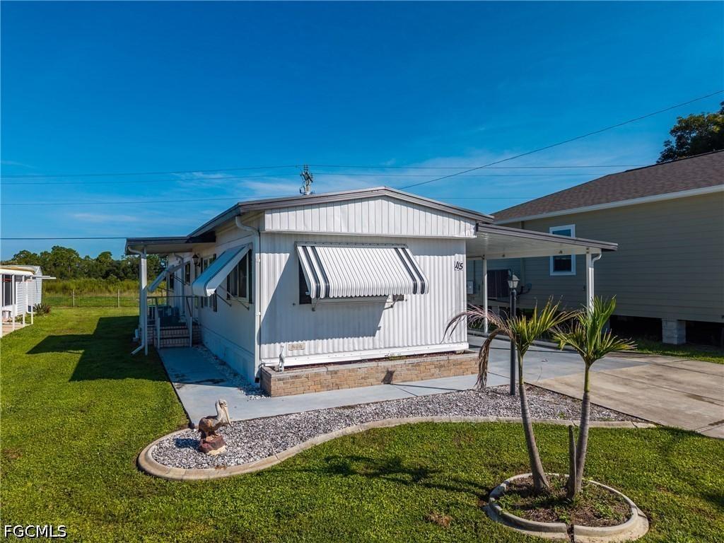 115 Conestoga Tr., North Fort Myers, FL 33917