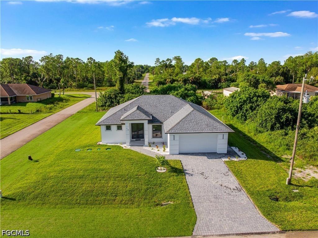 736 Chambers St., Lehigh Acres, FL 33974
