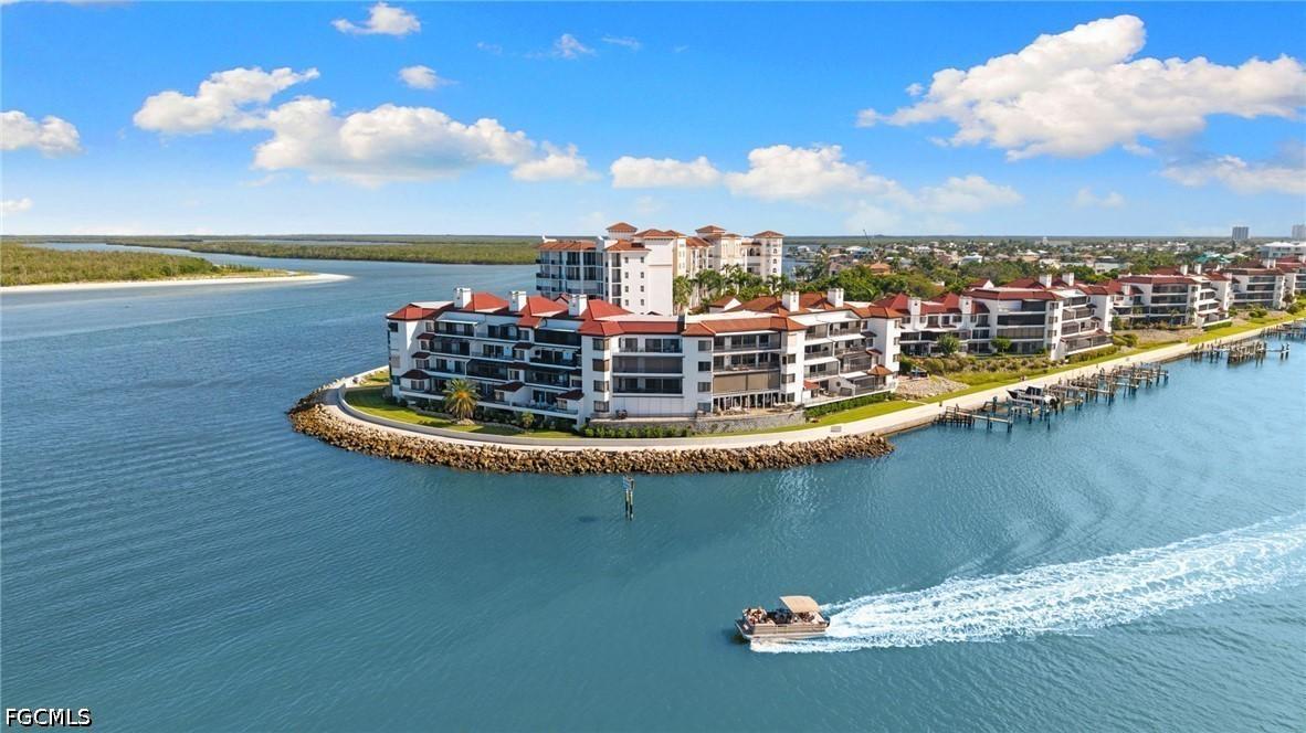 533 La Peninsula Blvd., Naples, FL 34113