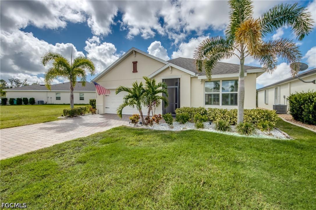 3162 Estancia Ln., Cape Coral, FL 33909