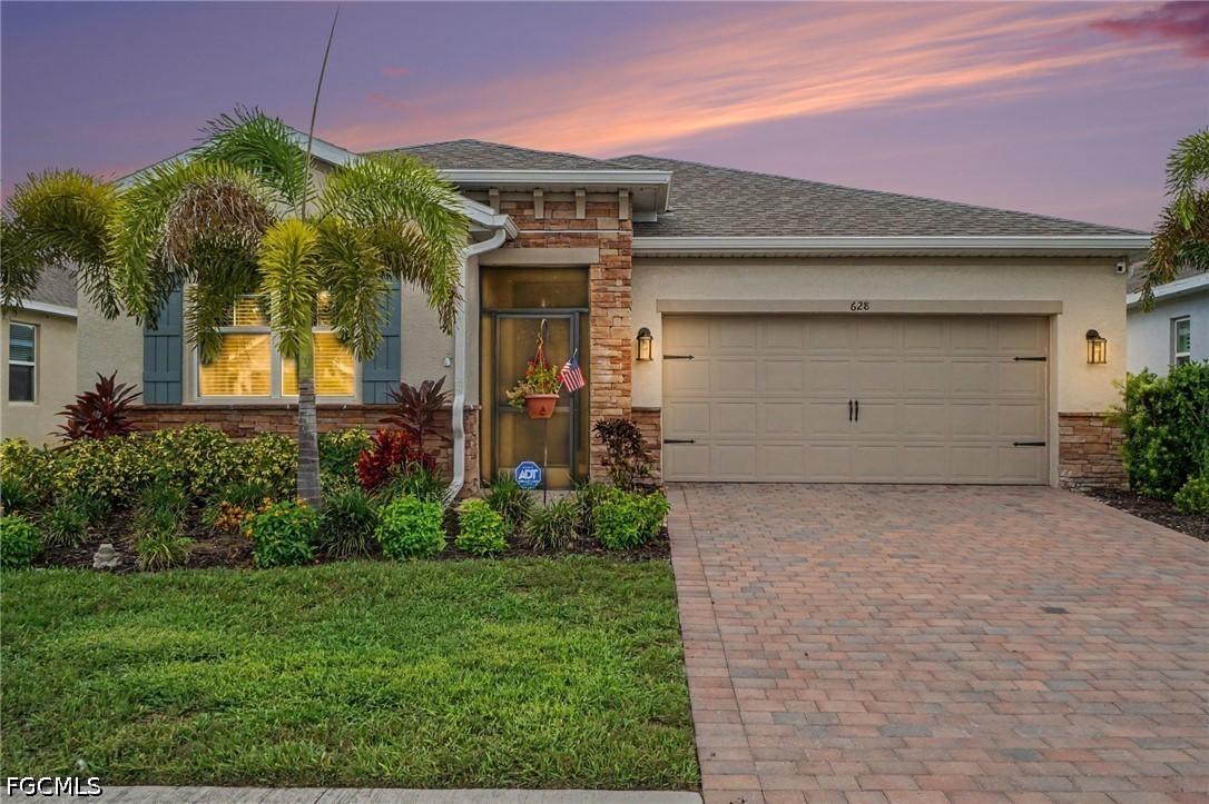 628 Parkshore Lake Ave., Cape Coral, FL 33993