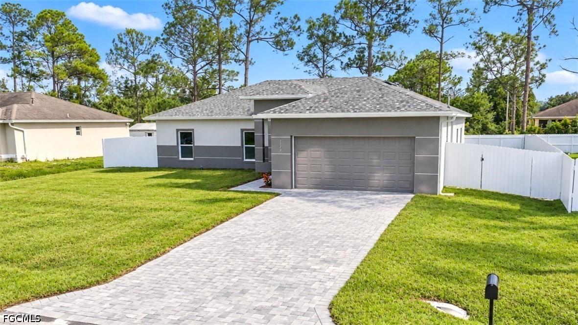 728 Carbon St., Lehigh Acres, FL 33974