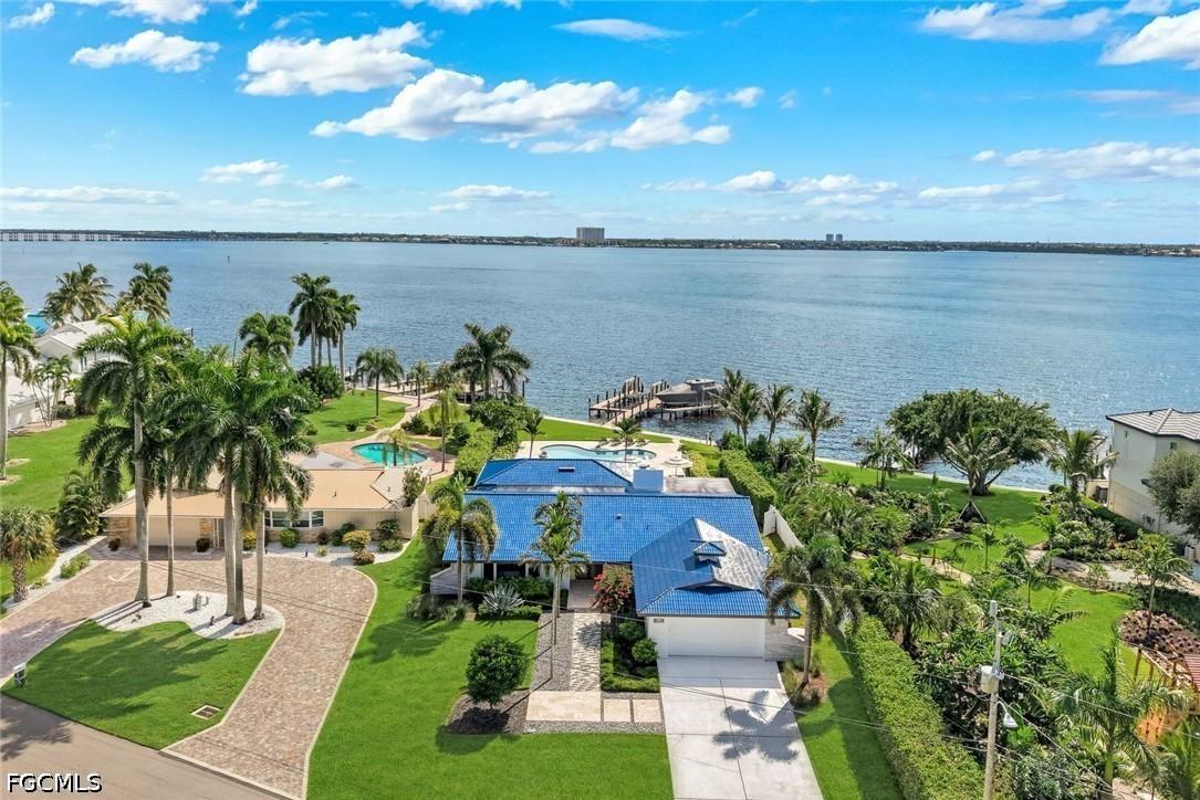 5327 Nautilus Dr., Cape Coral, FL 33904