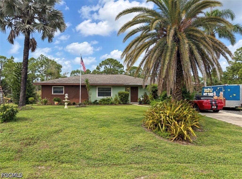 325 Wellington Ave., Lehigh Acres, FL 33936