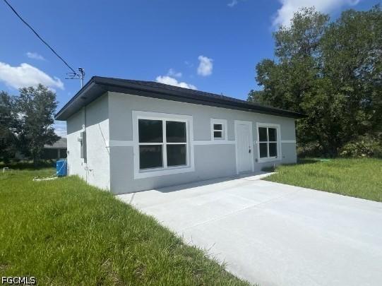 706 Azure Ave., Lehigh Acres, FL 33974