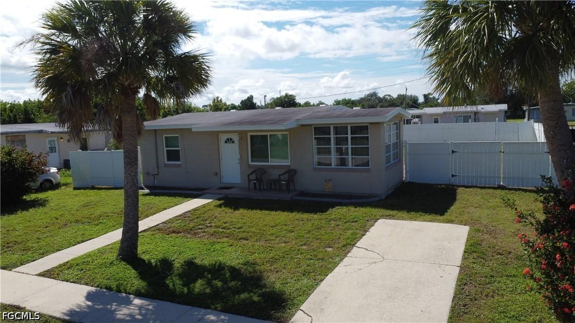 21067 Gladis Ave., Port Charlotte, FL 33952