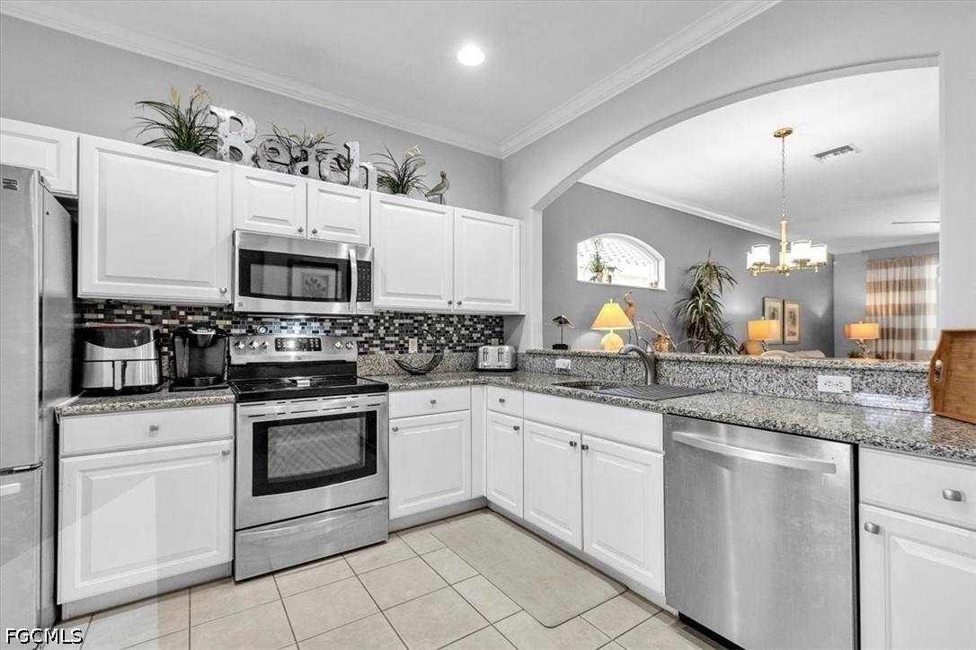 8134 Woodridge Pointe Dr., Fort Myers, FL 33912
