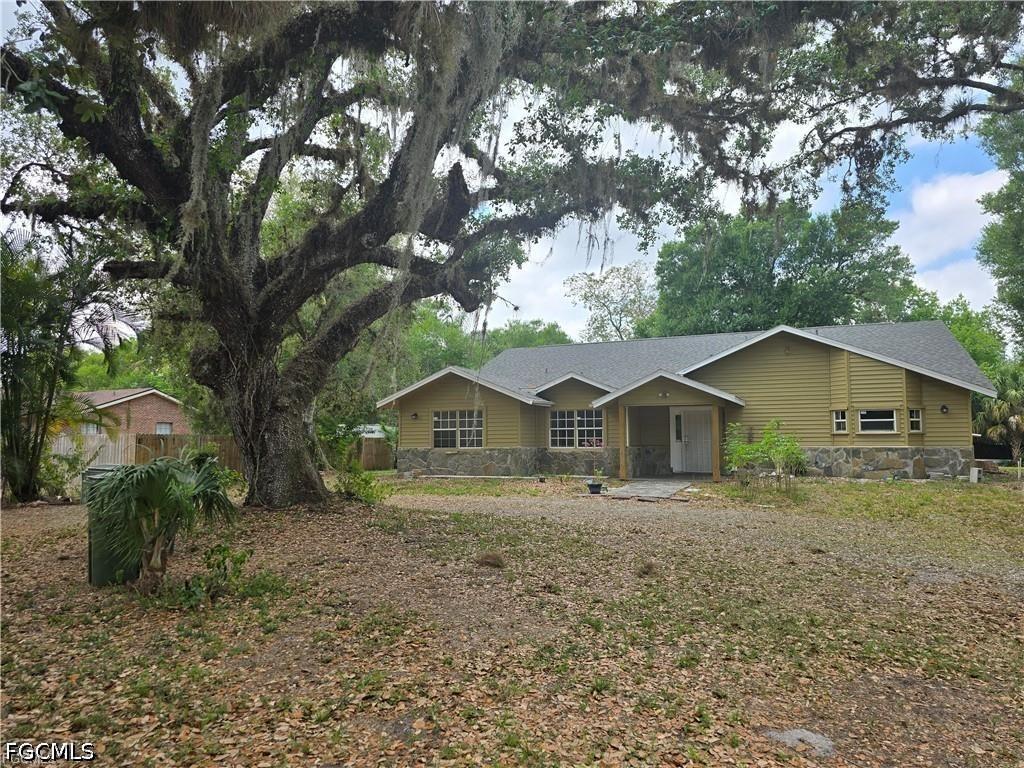 140 S Davis St., Labelle, FL 33935