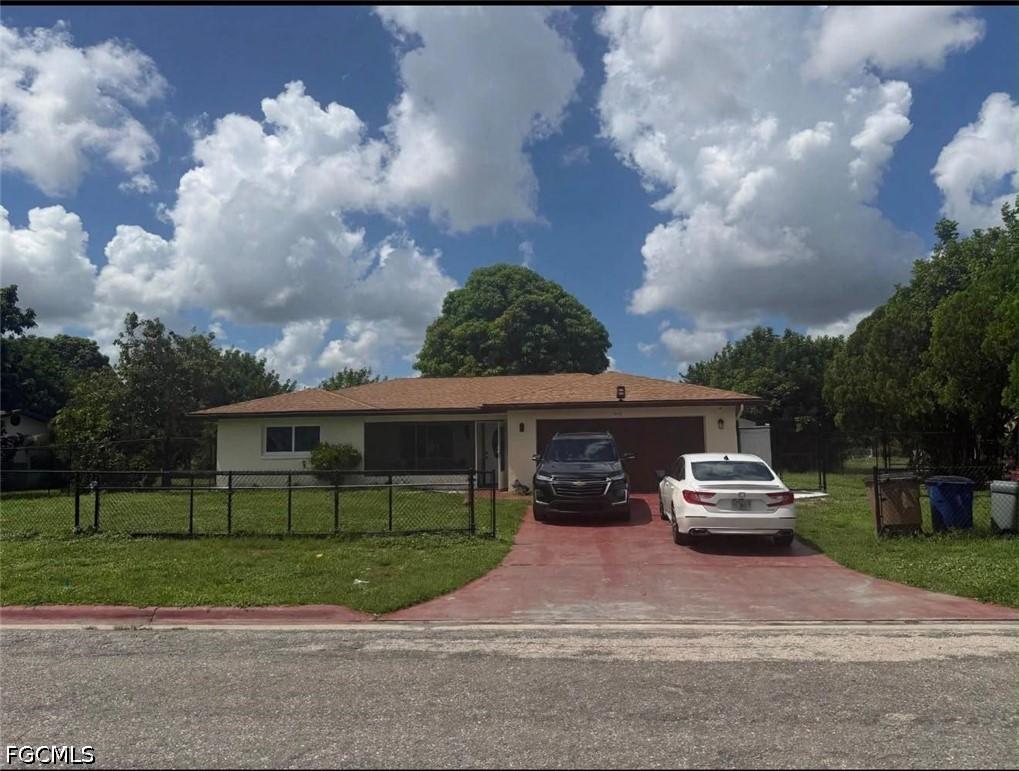 214 Daleview Ave., Lehigh Acres, FL 33936