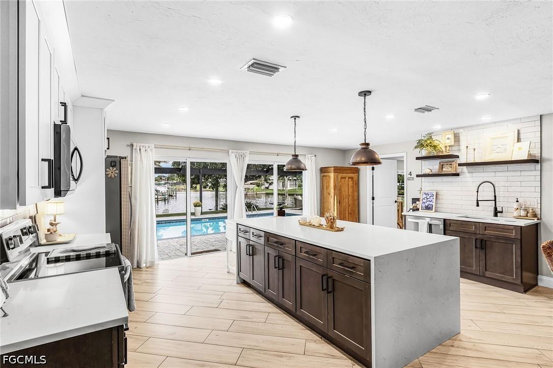 3725 SE 1st Ave., Cape Coral, FL 33904