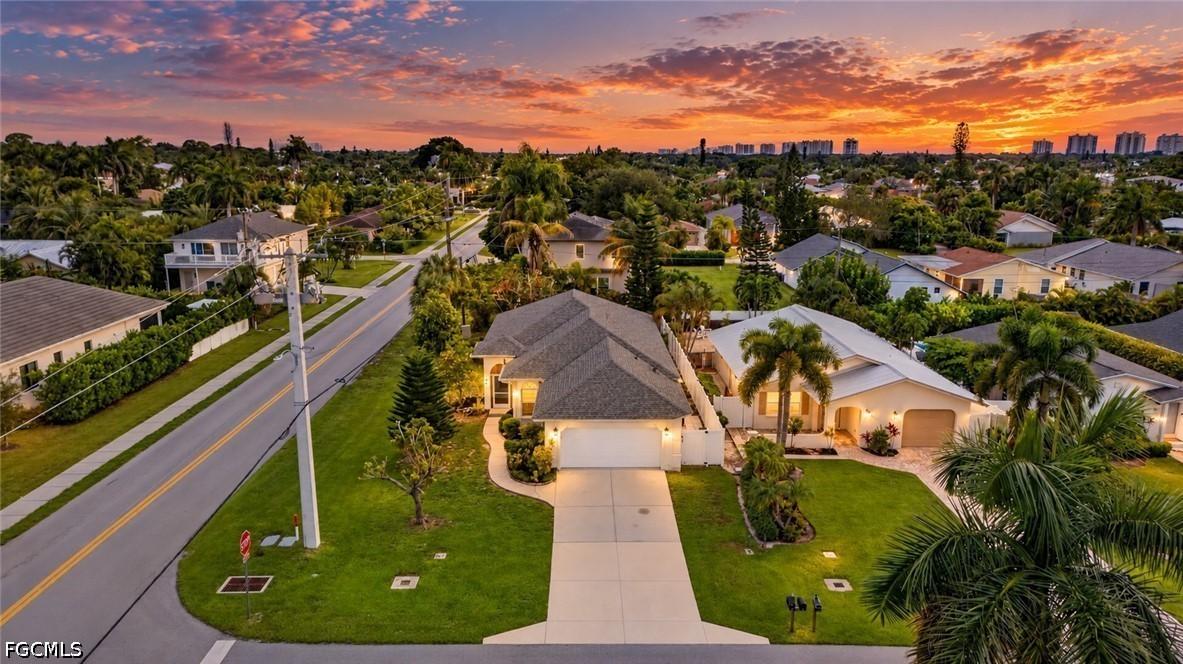 798 105th Ave., Naples, FL 34108