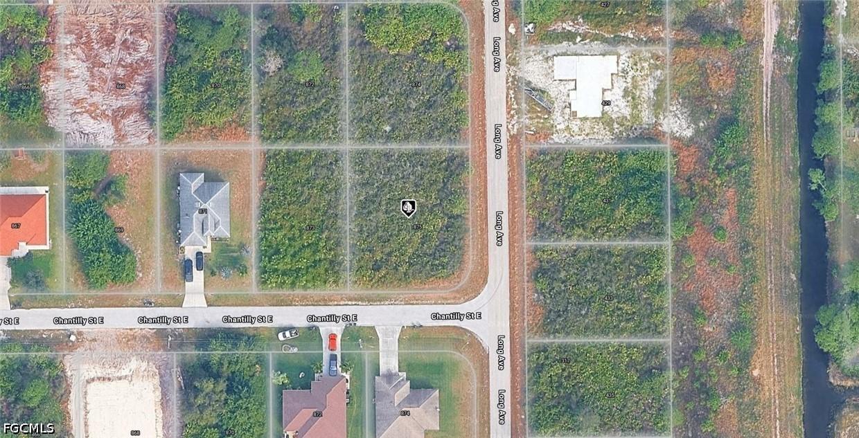 875 Chantilly St., Lehigh Acres, FL 33974